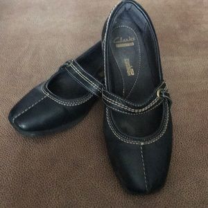 Clark’s super cute Mary Janes- Black 7.5